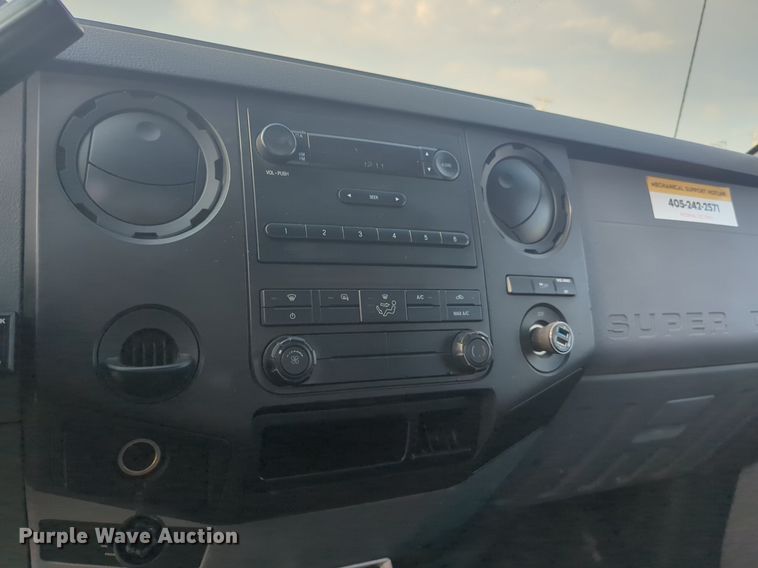 image for item NW9673 2016 Ford  F350 Super Duty utility bed pickup truck