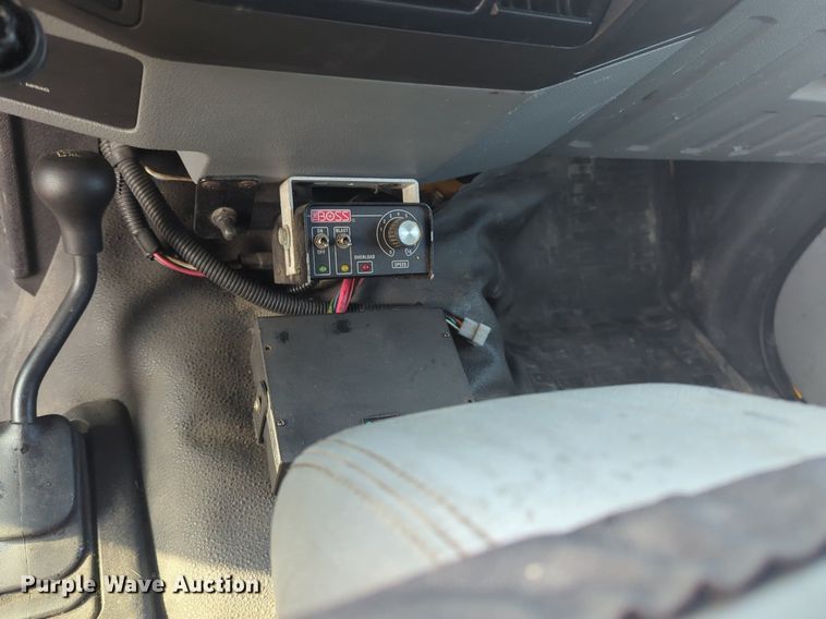 image for item NW9673 2016 Ford  F350 Super Duty utility bed pickup truck