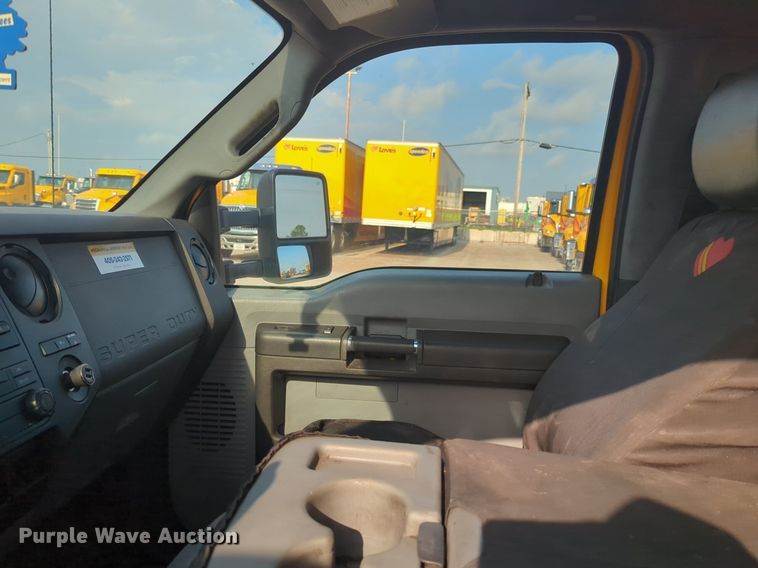 image for item NW9673 2016 Ford  F350 Super Duty utility bed pickup truck