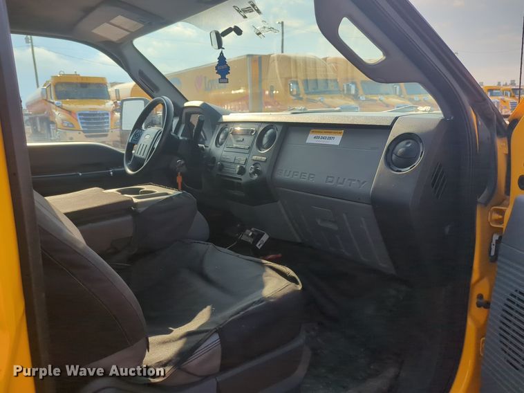 image for item NW9673 2016 Ford  F350 Super Duty utility bed pickup truck