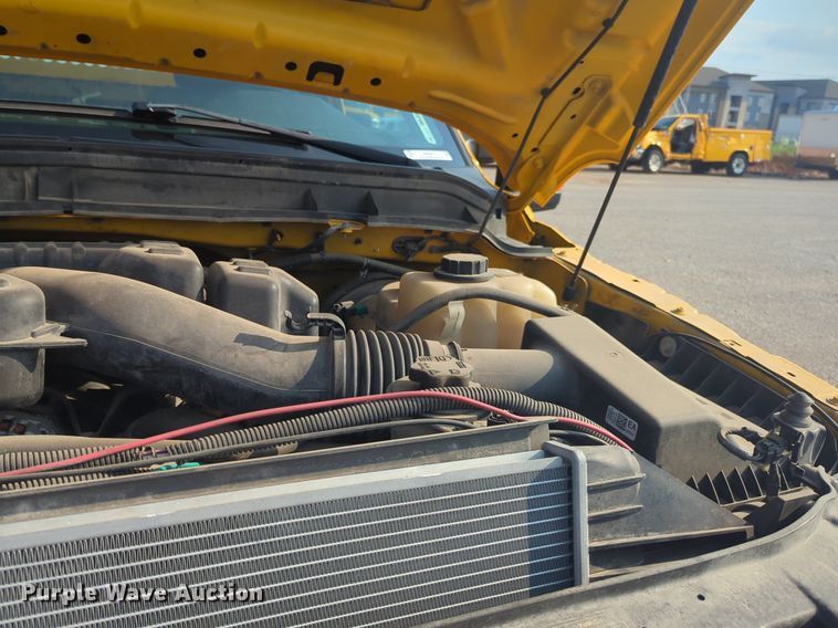 image for item NW9673 2016 Ford  F350 Super Duty utility bed pickup truck