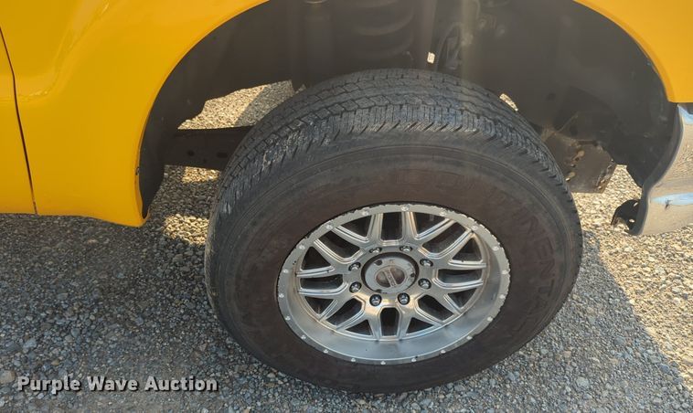 image for item NW9673 2016 Ford  F350 Super Duty utility bed pickup truck