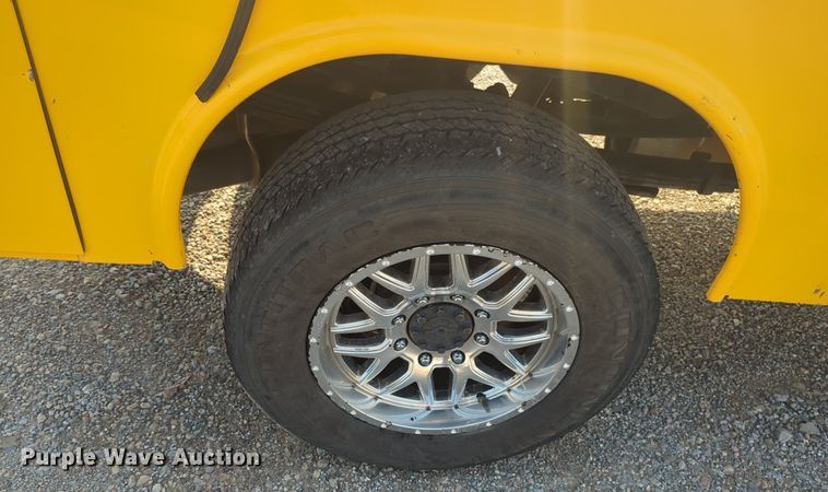 image for item NW9673 2016 Ford  F350 Super Duty utility bed pickup truck