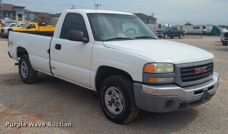 image for item NW9677 2003 GMC Sierra 1500 pickup truck