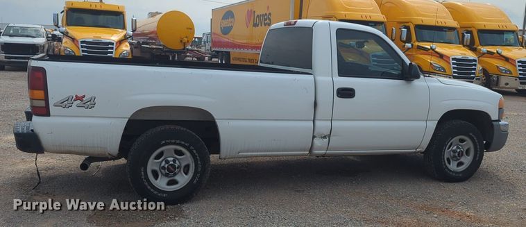 image for item NW9677 2003 GMC Sierra 1500 pickup truck