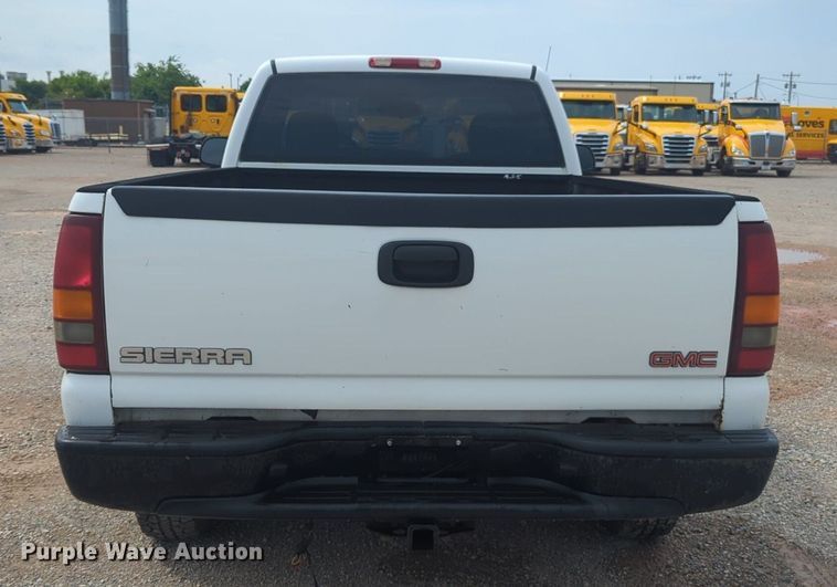image for item NW9677 2003 GMC Sierra 1500 pickup truck