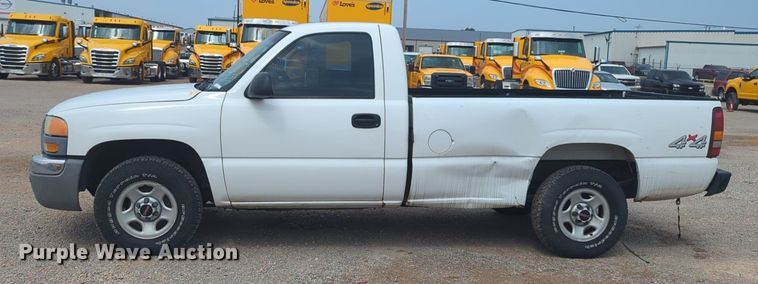 image for item NW9677 2003 GMC Sierra 1500 pickup truck