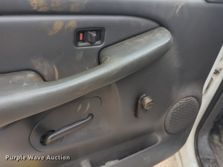 image for item NW9677 2003 GMC Sierra 1500 pickup truck