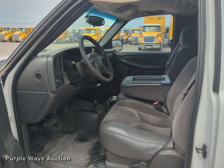 image for item NW9677 2003 GMC Sierra 1500 pickup truck