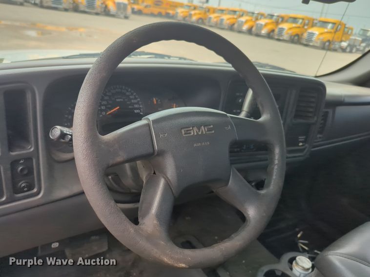 image for item NW9677 2003 GMC Sierra 1500 pickup truck