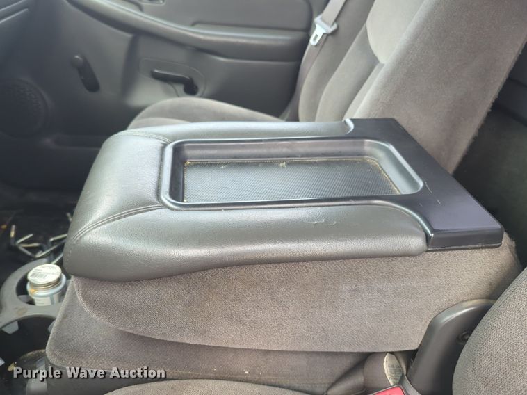 image for item NW9677 2003 GMC Sierra 1500 pickup truck