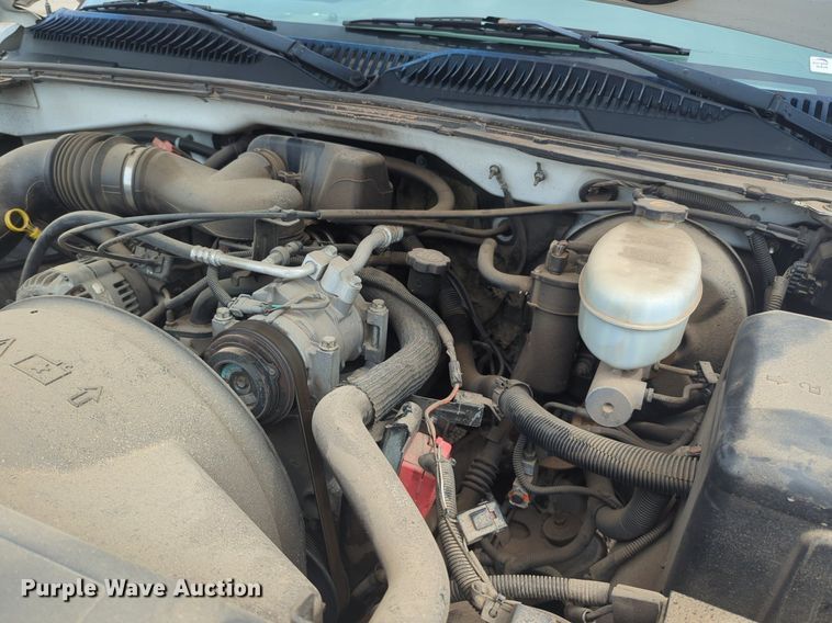 image for item NW9677 2003 GMC Sierra 1500 pickup truck