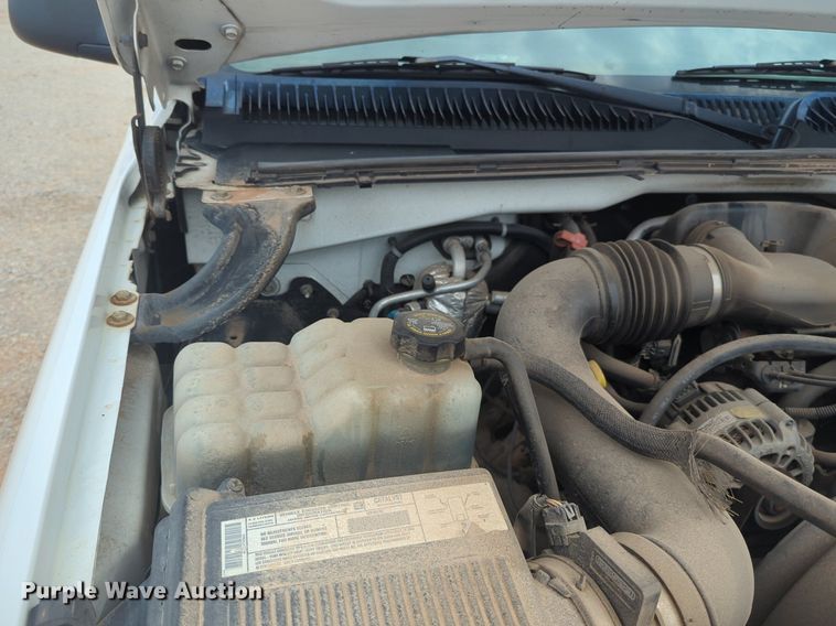 image for item NW9677 2003 GMC Sierra 1500 pickup truck