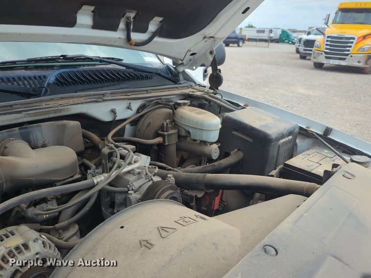 image for item NW9677 2003 GMC Sierra 1500 pickup truck