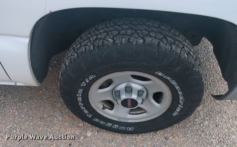 image for item NW9677 2003 GMC Sierra 1500 pickup truck