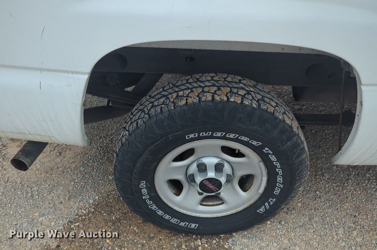 image for item NW9677 2003 GMC Sierra 1500 pickup truck
