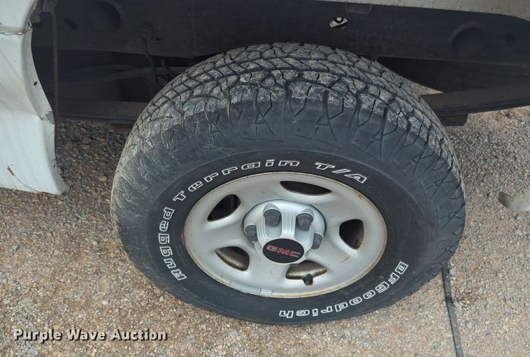 image for item NW9677 2003 GMC Sierra 1500 pickup truck