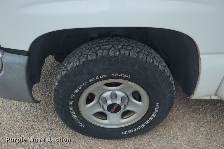 image for item NW9677 2003 GMC Sierra 1500 pickup truck