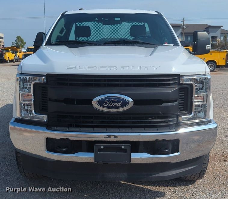 image for item NW9679 2019 Ford  F250 Super Duty XL utility bed pickup truck