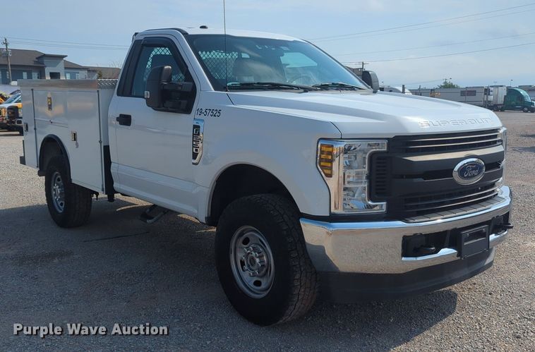 image for item NW9679 2019 Ford  F250 Super Duty XL utility bed pickup truck