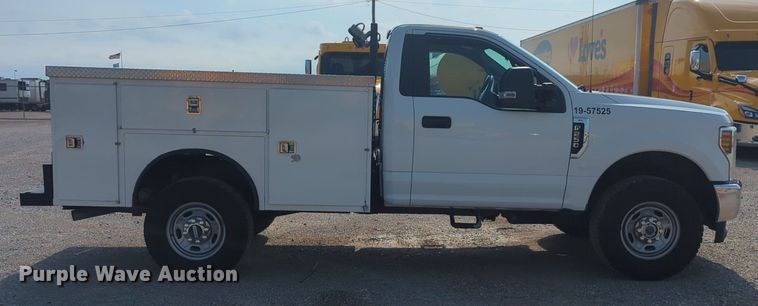 image for item NW9679 2019 Ford  F250 Super Duty XL utility bed pickup truck
