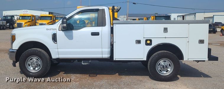 image for item NW9679 2019 Ford  F250 Super Duty XL utility bed pickup truck