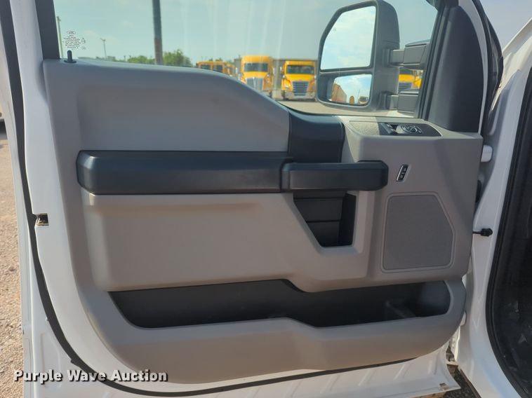 image for item NW9679 2019 Ford  F250 Super Duty XL utility bed pickup truck