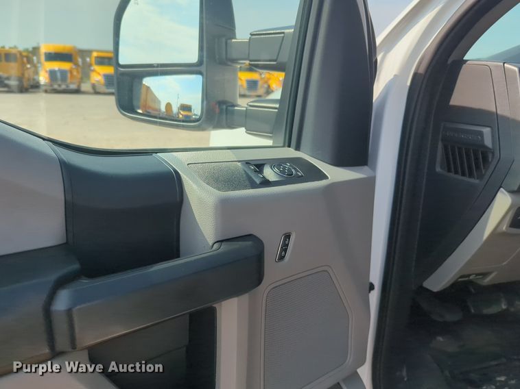 image for item NW9679 2019 Ford  F250 Super Duty XL utility bed pickup truck