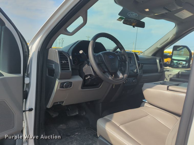 image for item NW9679 2019 Ford  F250 Super Duty XL utility bed pickup truck