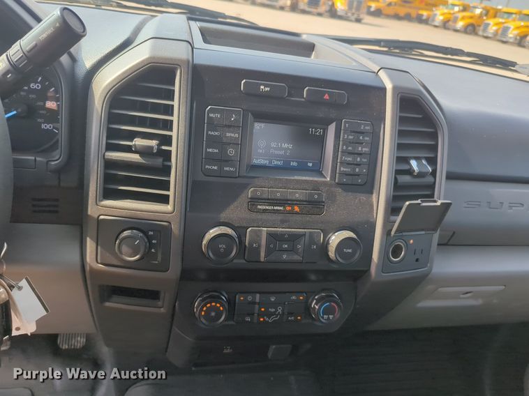 image for item NW9679 2019 Ford  F250 Super Duty XL utility bed pickup truck