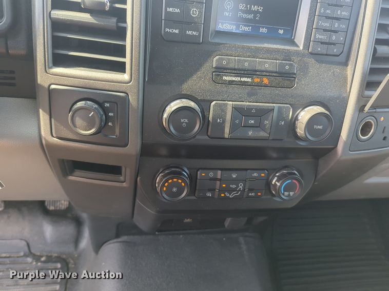 image for item NW9679 2019 Ford  F250 Super Duty XL utility bed pickup truck