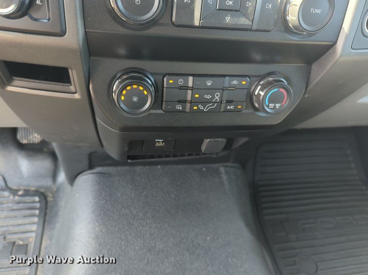 image for item NW9679 2019 Ford  F250 Super Duty XL utility bed pickup truck