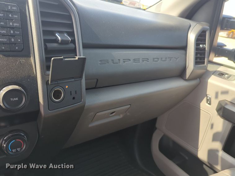 image for item NW9679 2019 Ford  F250 Super Duty XL utility bed pickup truck