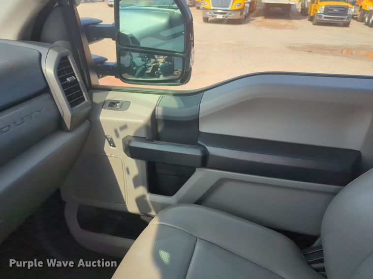 image for item NW9679 2019 Ford  F250 Super Duty XL utility bed pickup truck