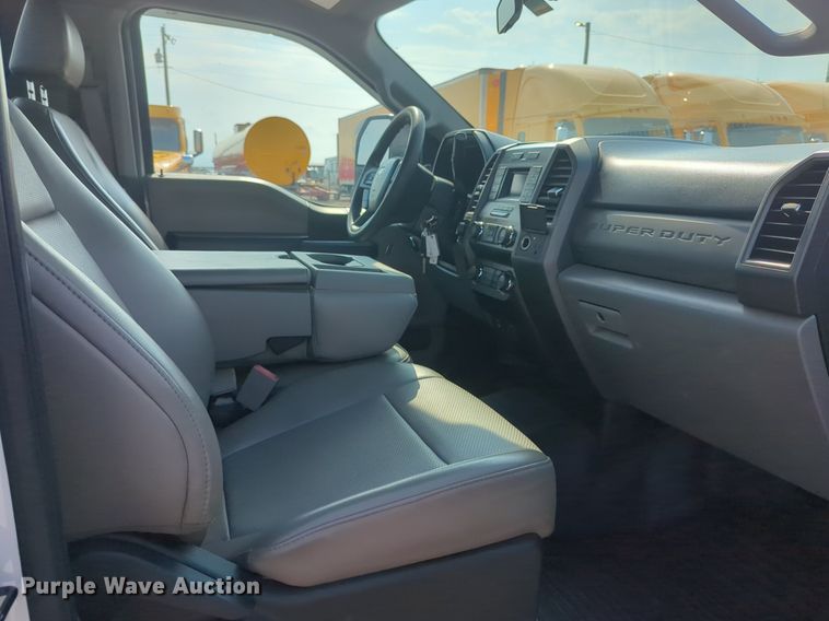 image for item NW9679 2019 Ford  F250 Super Duty XL utility bed pickup truck