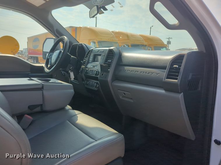 image for item NW9679 2019 Ford  F250 Super Duty XL utility bed pickup truck