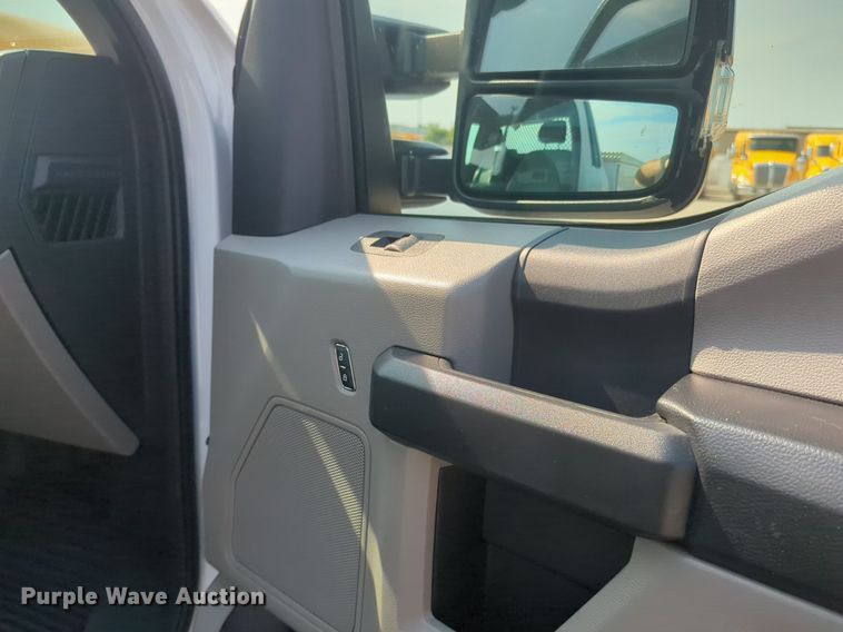 image for item NW9679 2019 Ford  F250 Super Duty XL utility bed pickup truck