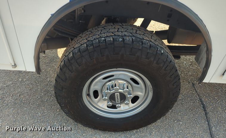 image for item NW9679 2019 Ford  F250 Super Duty XL utility bed pickup truck