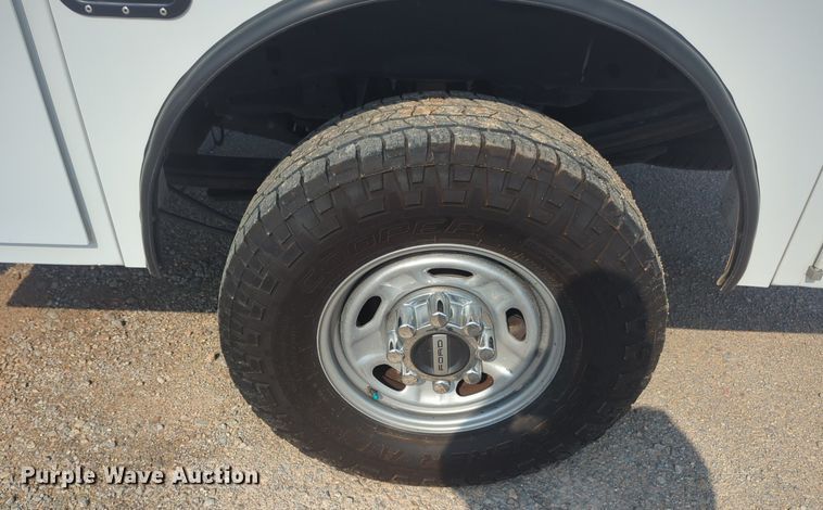 image for item NW9679 2019 Ford  F250 Super Duty XL utility bed pickup truck