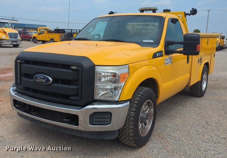 image for item NW9681 2016 Ford  F350 Super Duty utility bed pickup truck 