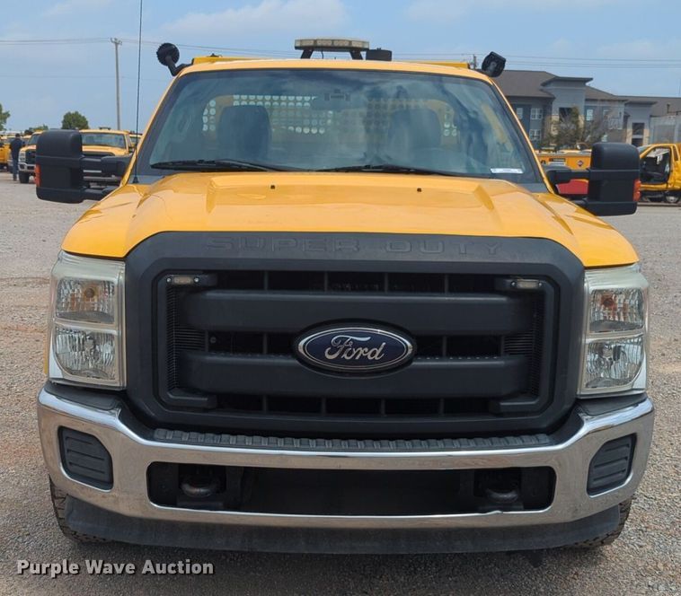 image for item NW9681 2016 Ford  F350 Super Duty utility bed pickup truck 