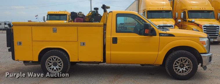 image for item NW9681 2016 Ford  F350 Super Duty utility bed pickup truck 