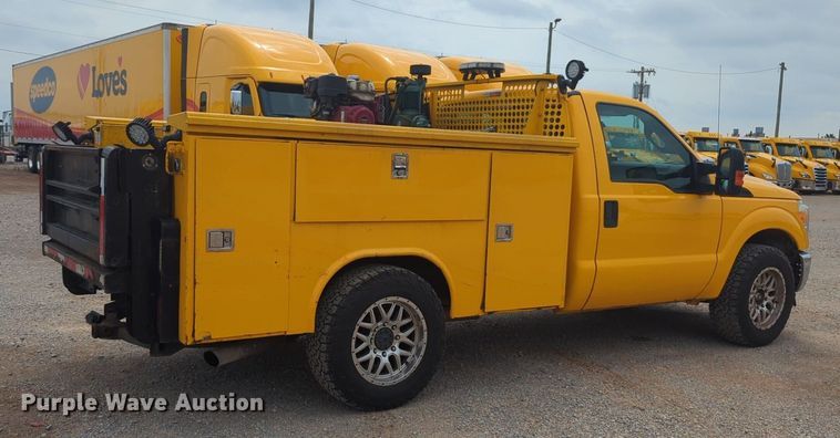 image for item NW9681 2016 Ford  F350 Super Duty utility bed pickup truck 