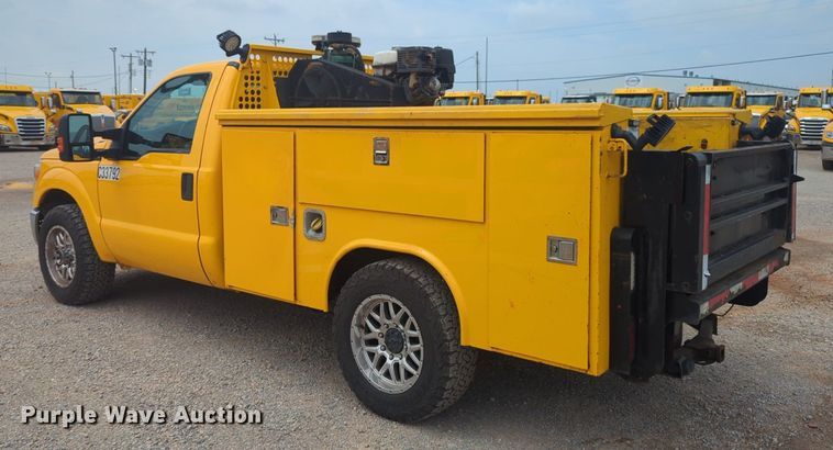 image for item NW9681 2016 Ford  F350 Super Duty utility bed pickup truck 