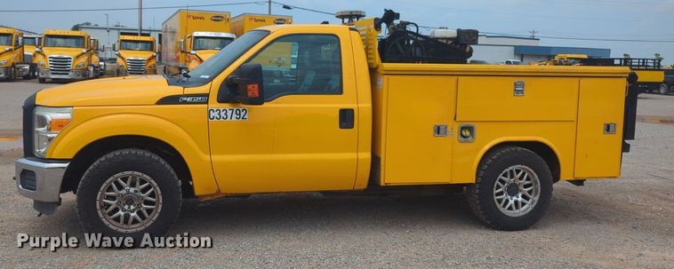 image for item NW9681 2016 Ford  F350 Super Duty utility bed pickup truck 