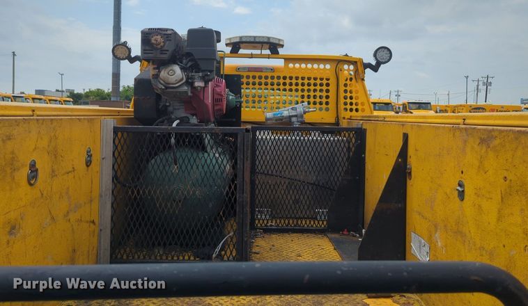 image for item NW9681 2016 Ford  F350 Super Duty utility bed pickup truck 