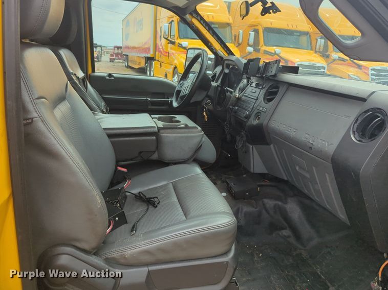 image for item NW9681 2016 Ford  F350 Super Duty utility bed pickup truck 