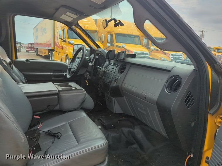 image for item NW9681 2016 Ford  F350 Super Duty utility bed pickup truck 