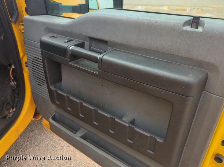 image for item NW9681 2016 Ford  F350 Super Duty utility bed pickup truck 