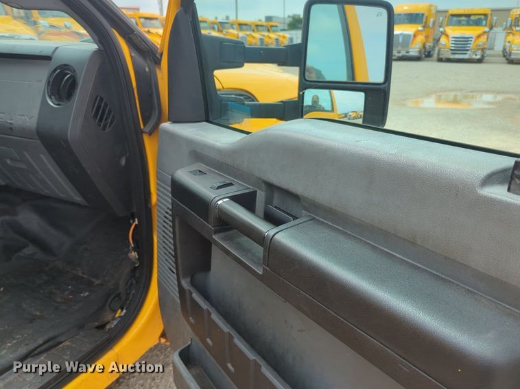 image for item NW9681 2016 Ford  F350 Super Duty utility bed pickup truck 